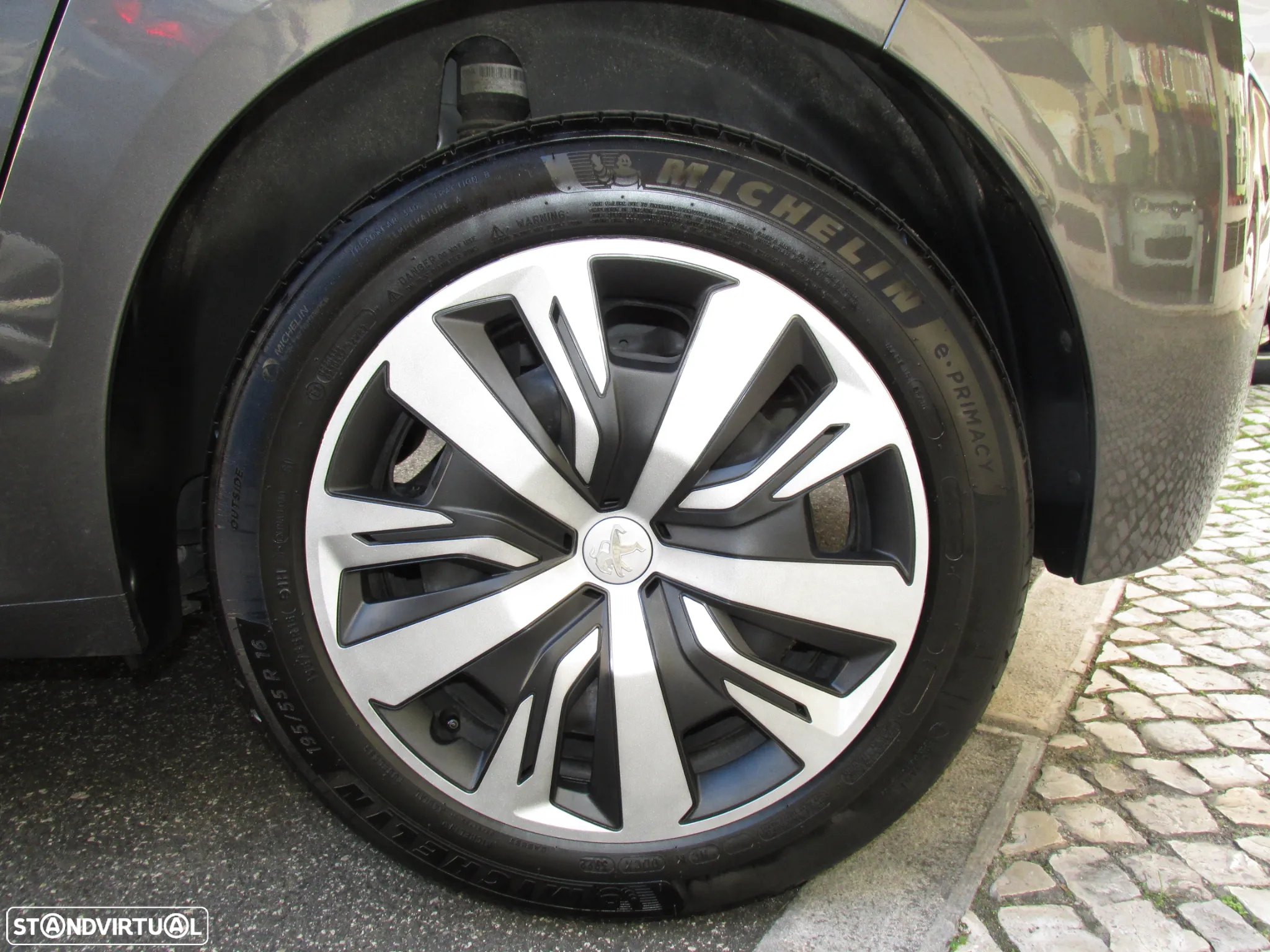 Peugeot 208 1.2 PureTech Active Pack - 45