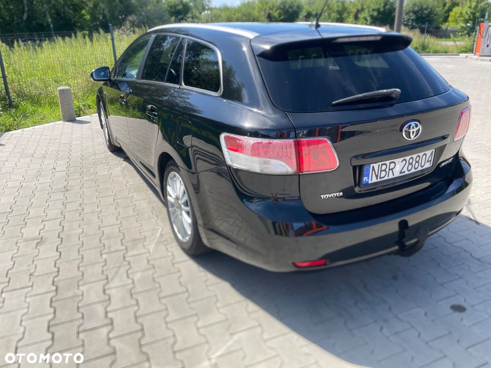 Toyota Avensis 1.8 Comfort - 6