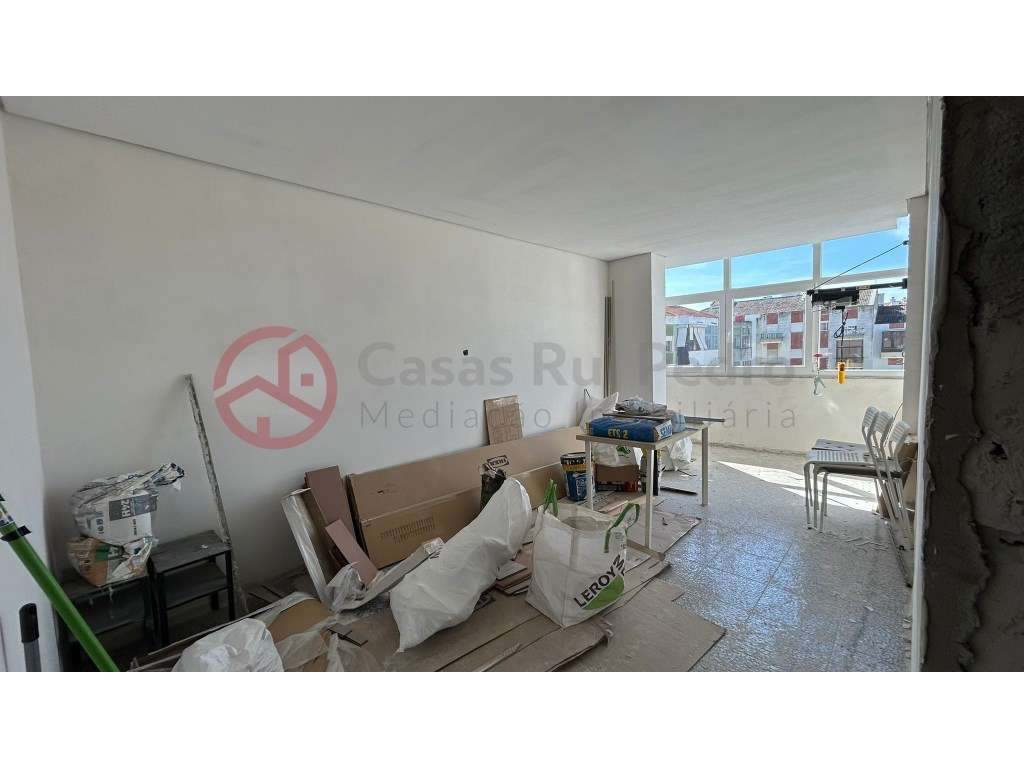 T2 TOTALMENTE REMODELADO NA BAIXA DA BANHEIRA, MOITA - Grande imagem: 5/14