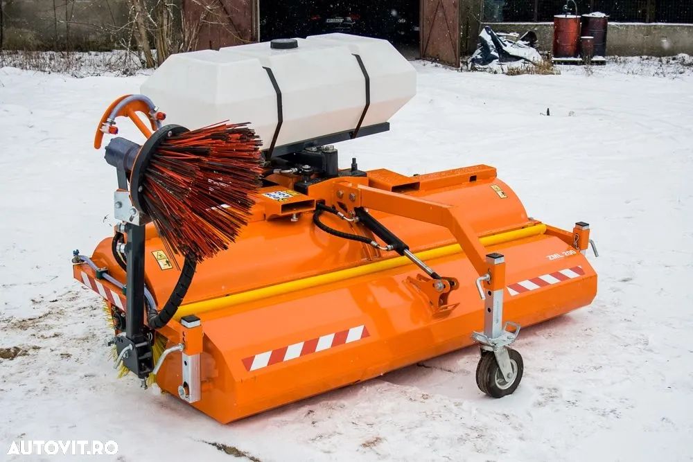 Perie asfalt cu colector si sistem stropire - 9