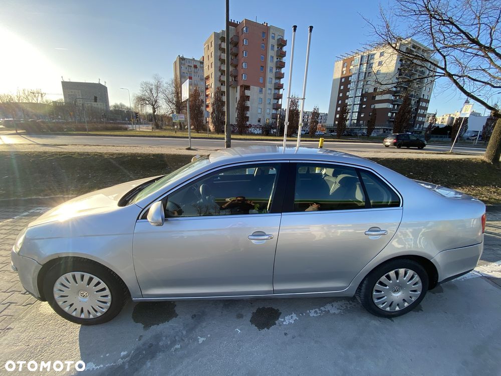 Volkswagen Jetta - 3