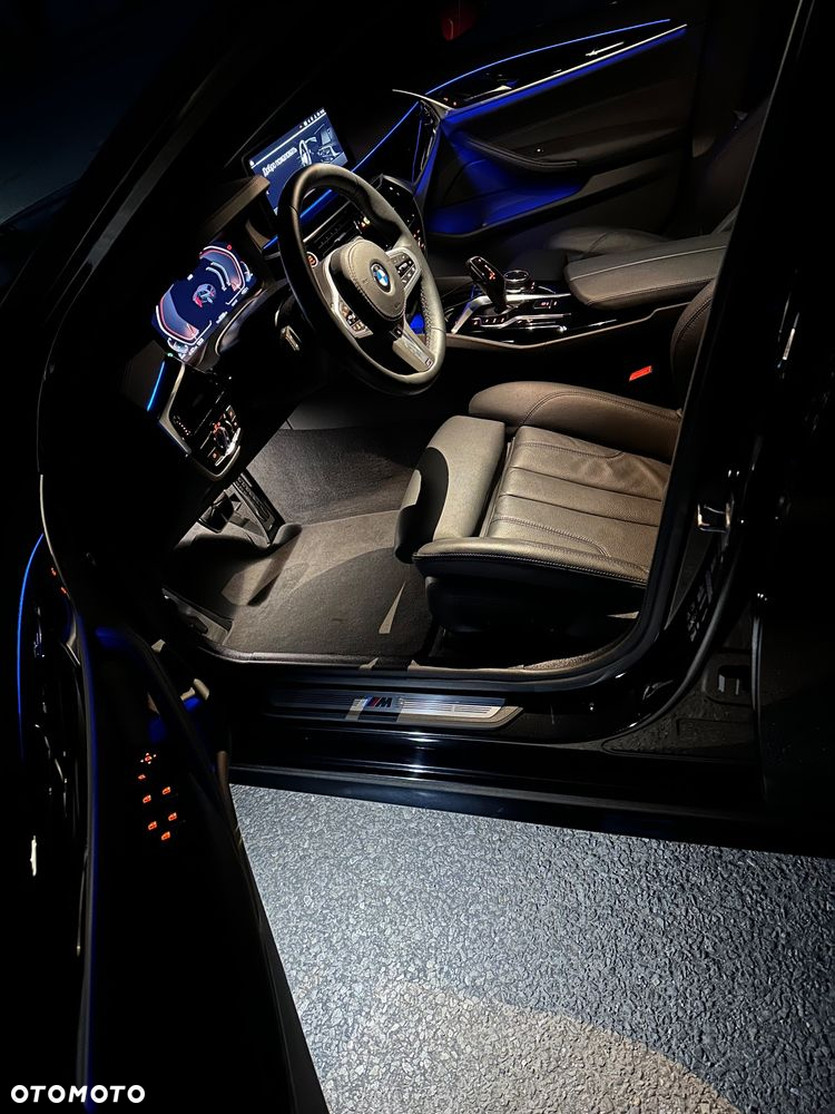 BMW Seria 5 530d xDrive Touring - 37