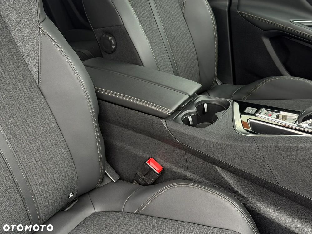 Peugeot 3008 1.2 PureTech GT Pack S&S EAT8 - 34