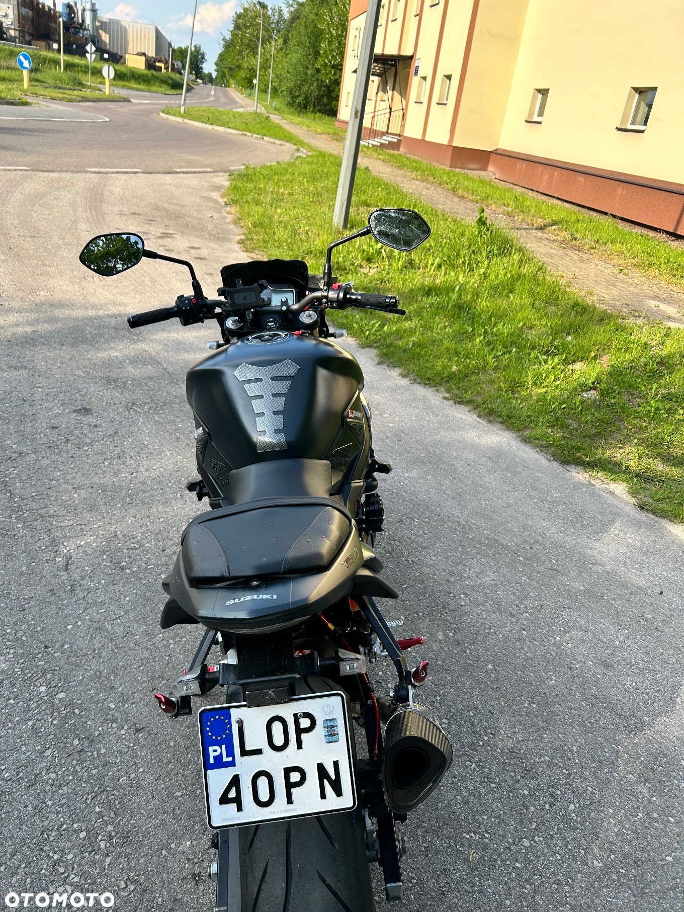 Suzuki GSR - 6