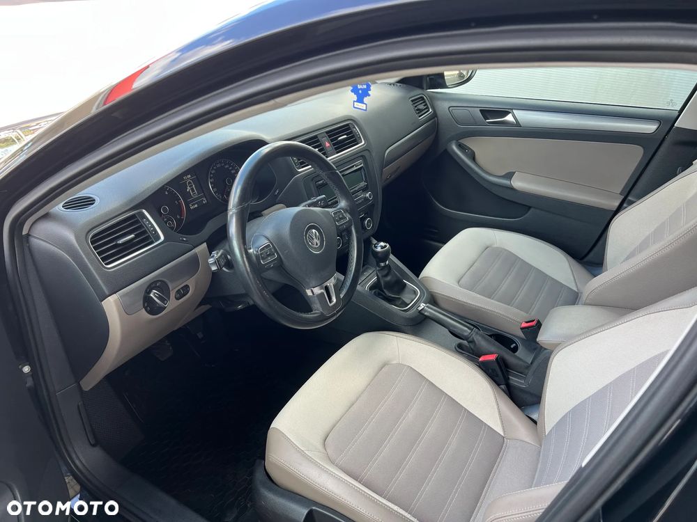 Volkswagen Jetta 1.6 TDI Comfortline - 15