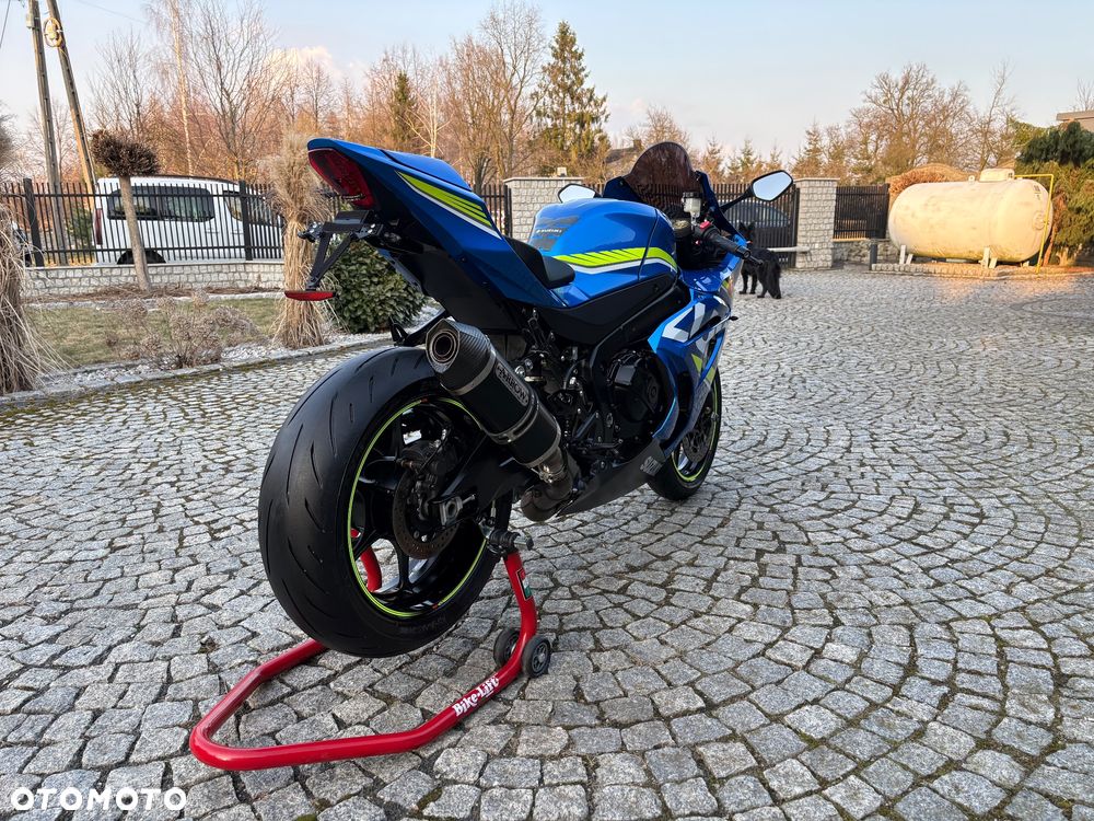 Suzuki GSX-R - 6
