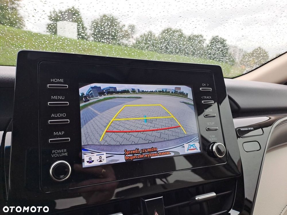 Toyota Camry 2.5 Hybrid Comfort CVT - 22