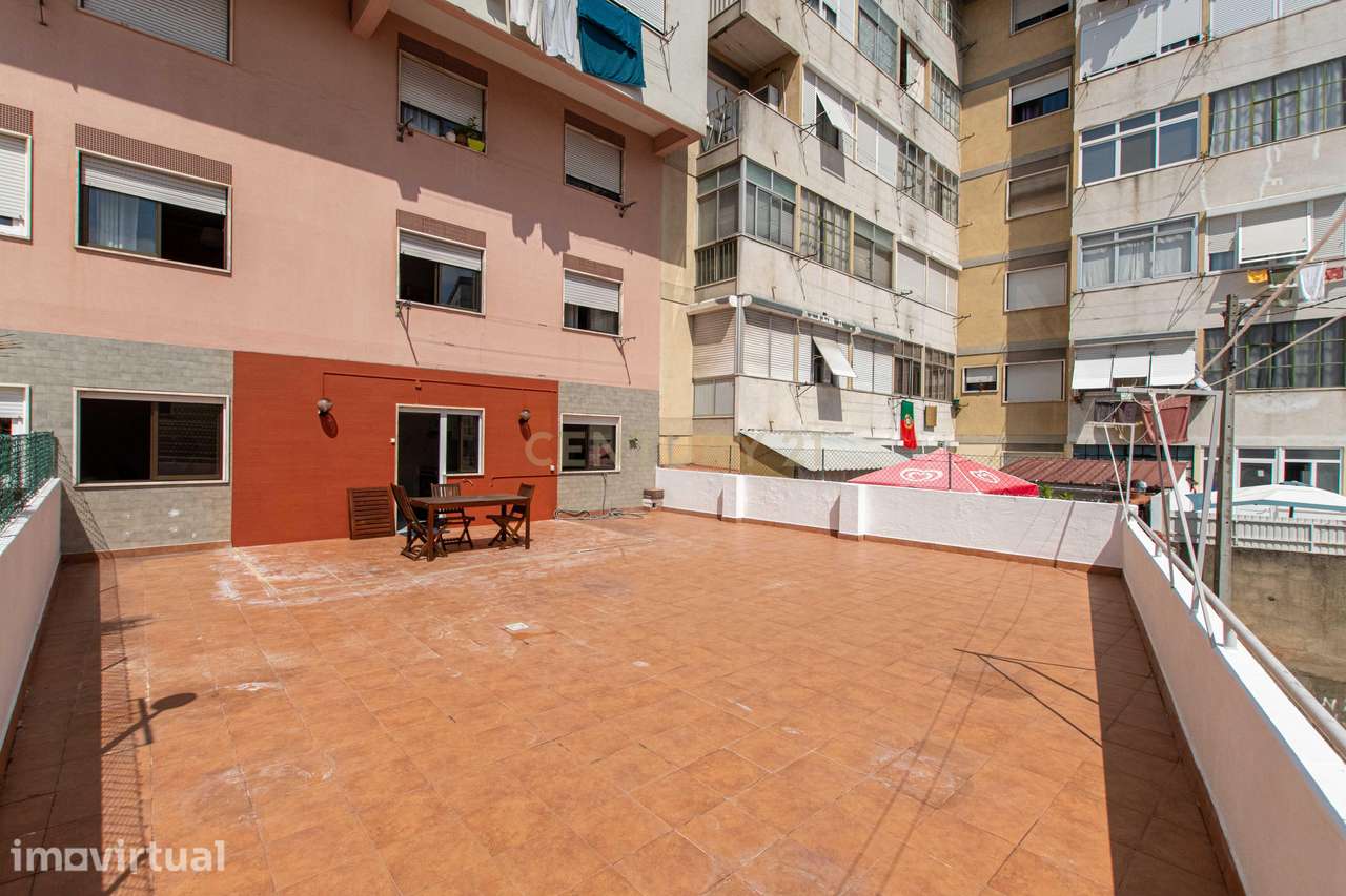 T1+1 com Terraço Privativo e Estacionamento | Póvoa de Santo Adrião - Grande imagem: 3/31