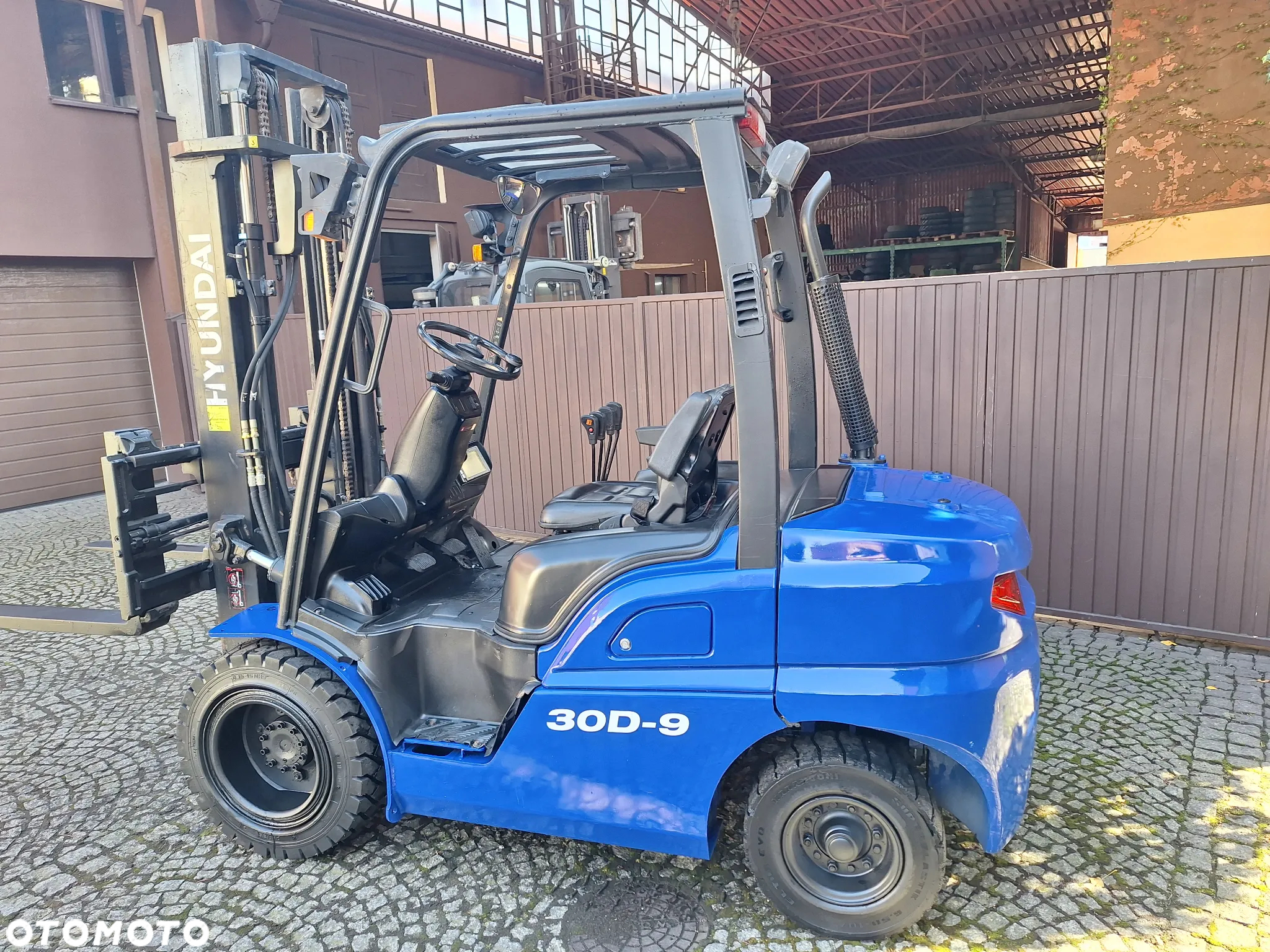 Hyundai 30d-9 - 17