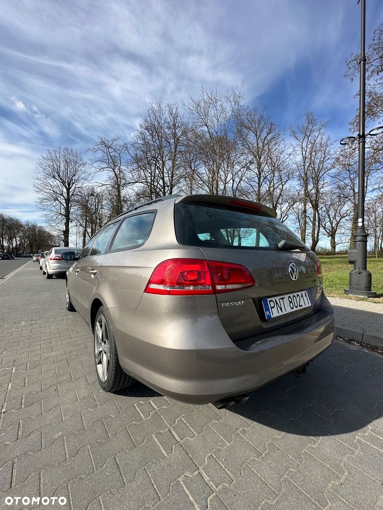 Volkswagen Passat 2.0 TDI Comfortline - 6