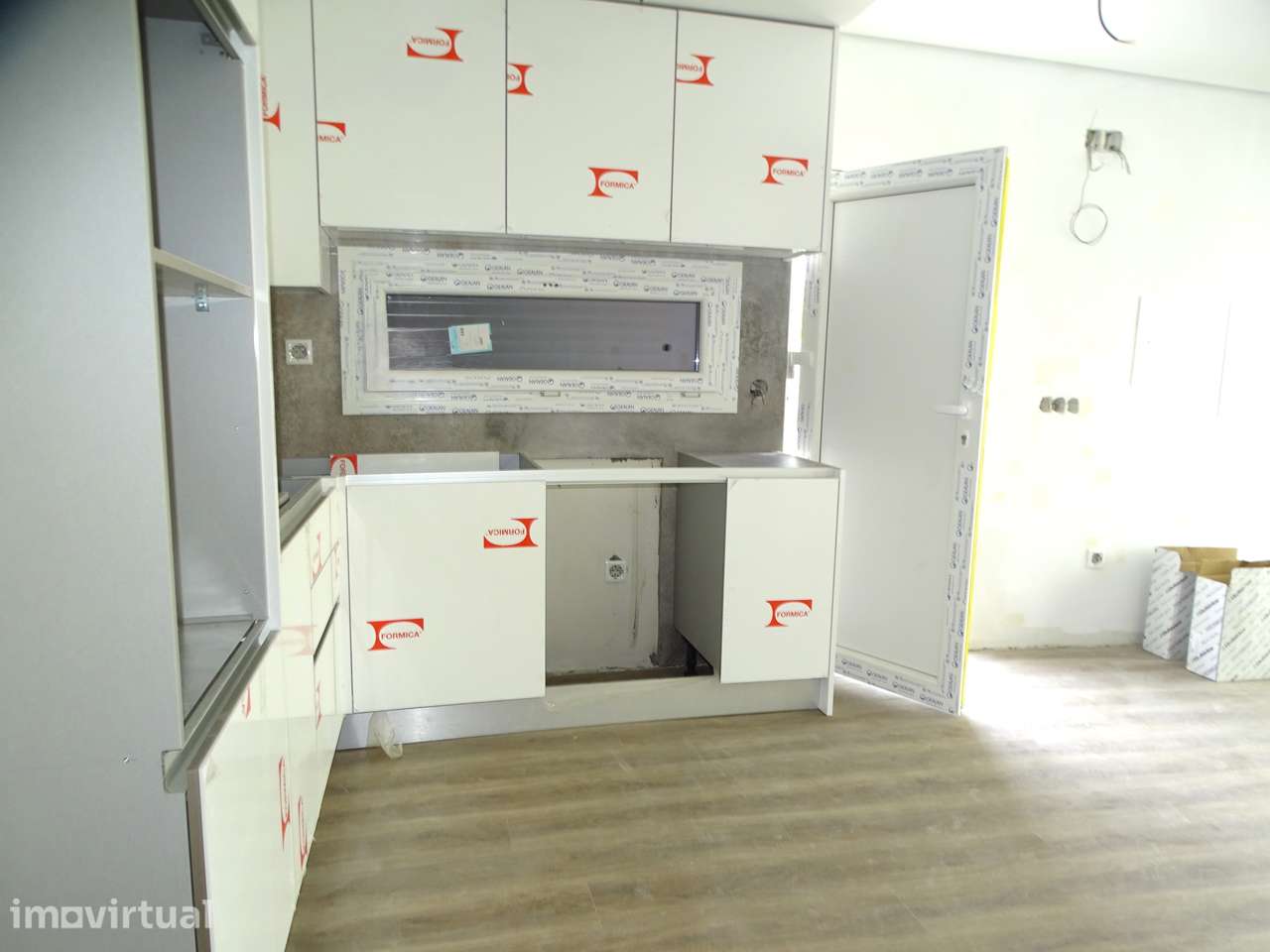 Geminada T3 com garagem, jardim e terraço - Grande imagem: 5/16