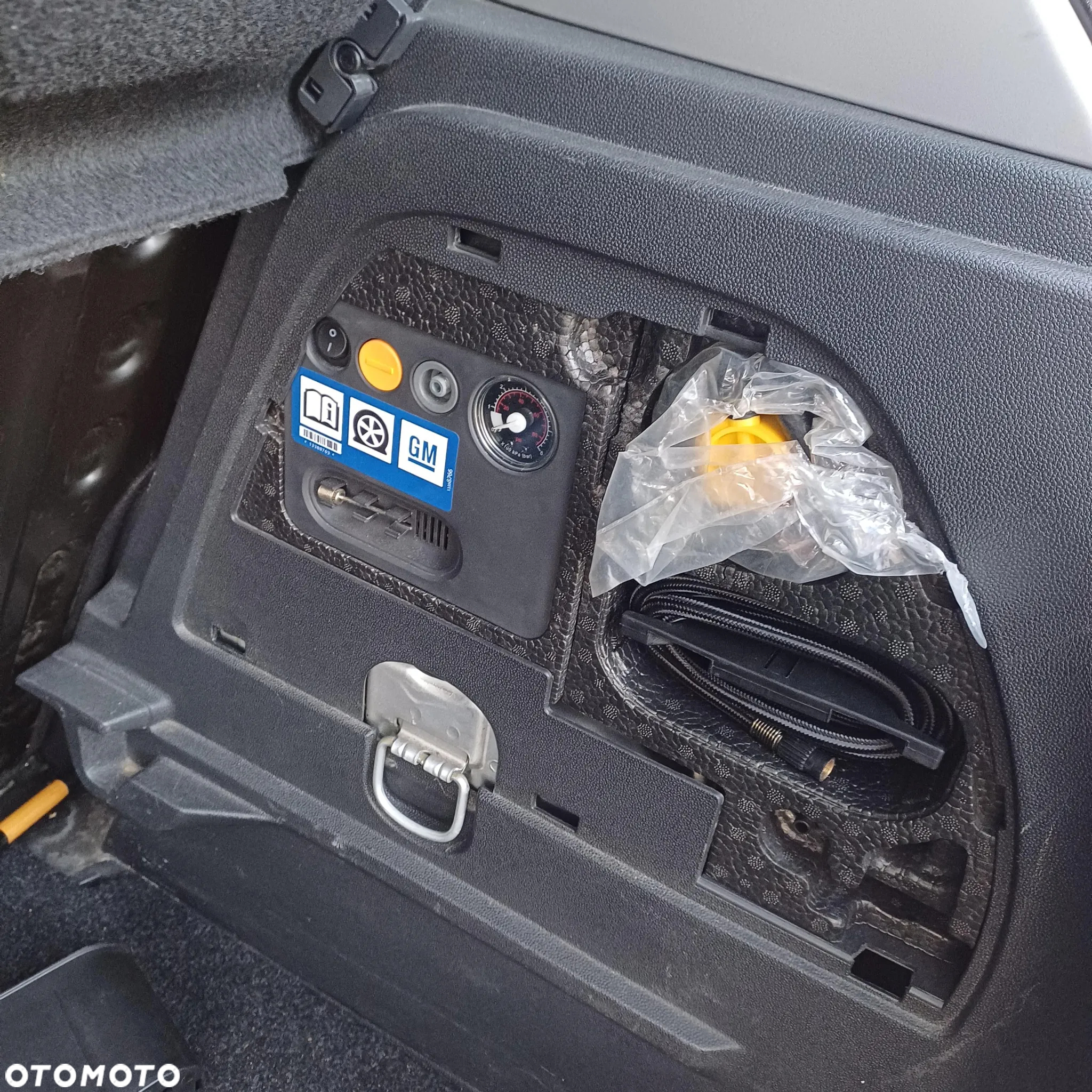 Opel Corsa 1.2 16V Cosmo - 2