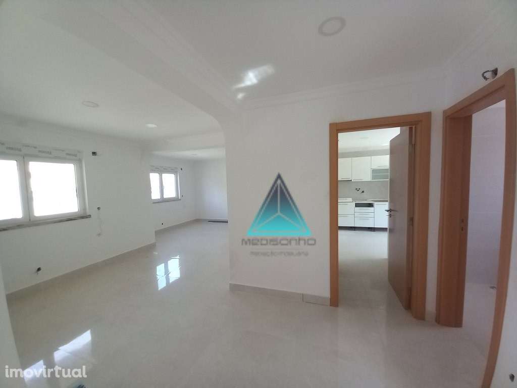 Moradia Geminada T3+2 Remodelada com Terraço, Logradouro e Anexo - ... - Grande imagem: 3/43