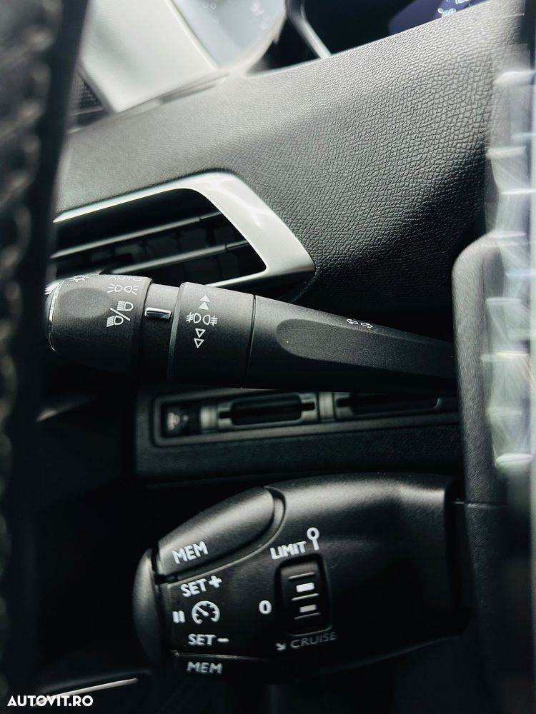 Peugeot 3008 PureTech 130 Stop & Start GPF Allure - 31