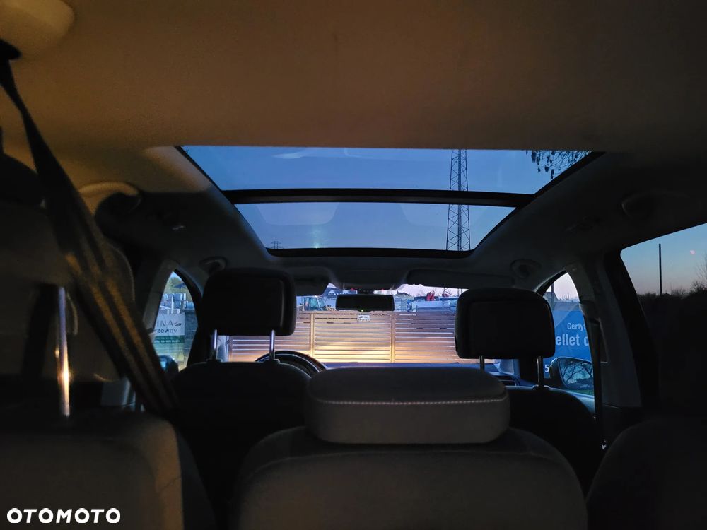 Volkswagen Touran 2.0 TDI DPF MATCH - 21