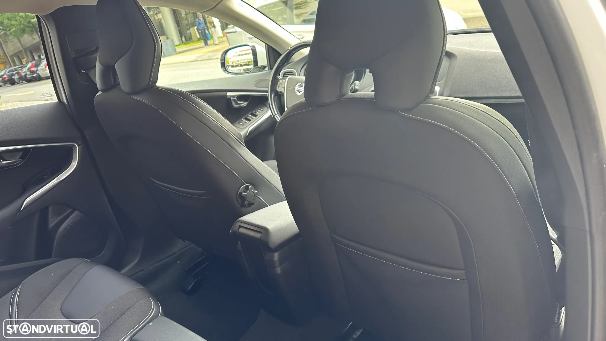 Volvo V40 1.6 D2 R-Design - 24