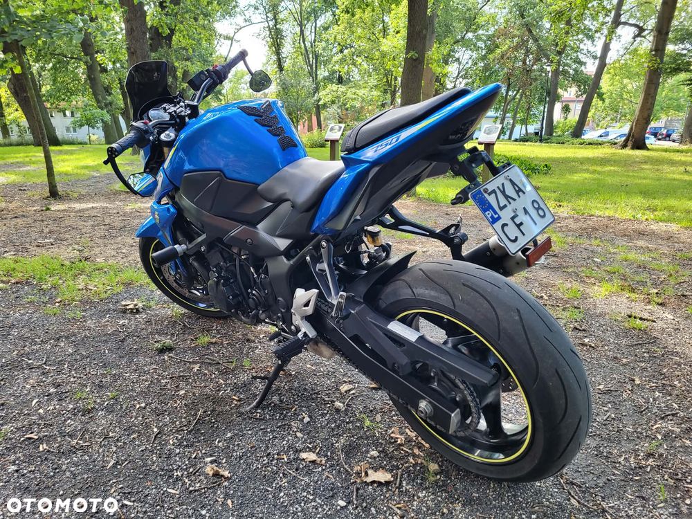 Suzuki GSR - 5