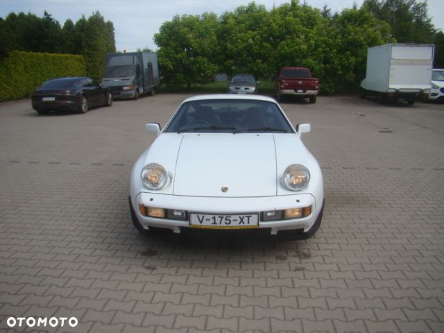 Porsche 928 - 4