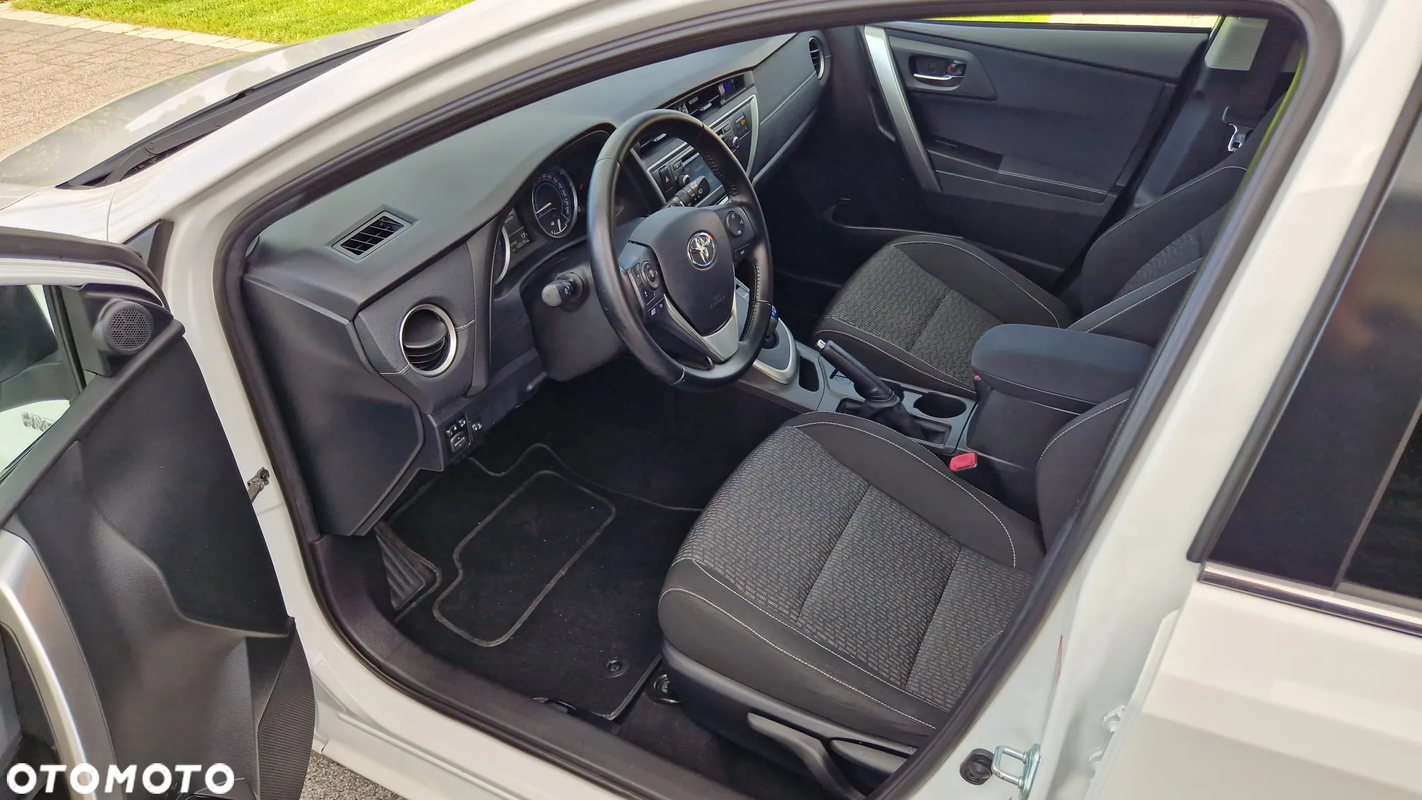 Toyota Auris 1.8 VVT-i Hybrid Automatik Touring Sports Design Edition - 18