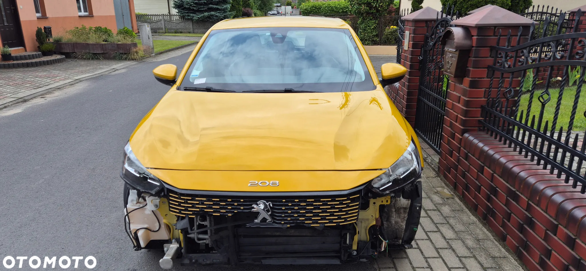 Peugeot 208 - 8