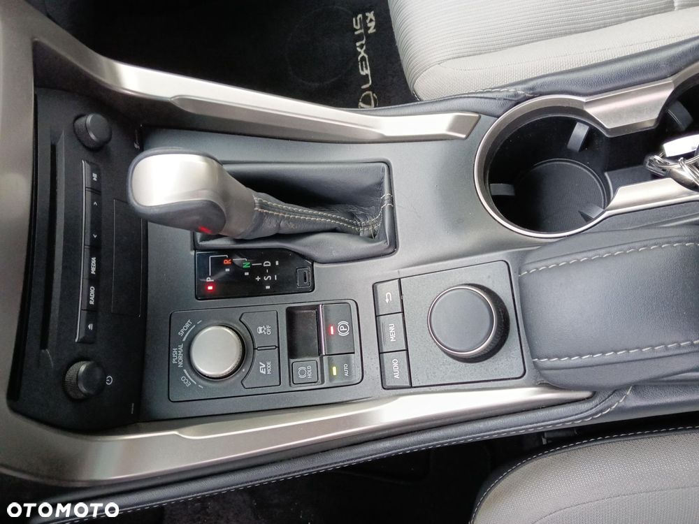 Lexus NX 300h Elite 2WD - 23