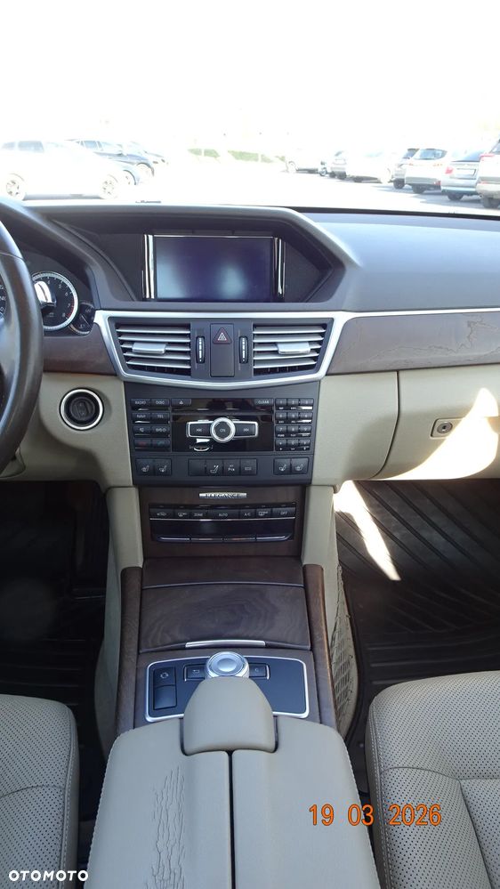 Mercedes-Benz Klasa E 250 CGI BlueEFFICIENCY Elegance - 10