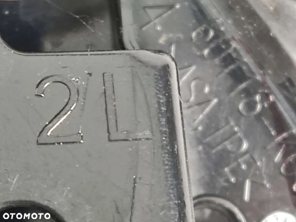 TOYOTA YARIS od 2019r Maskownica Śrub Błotnika Trójkąt Lewa - 6