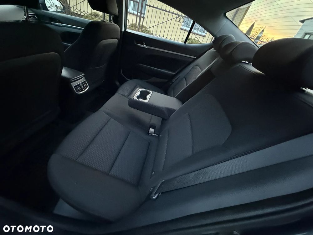 Hyundai Elantra 1.6 Comfort - 33