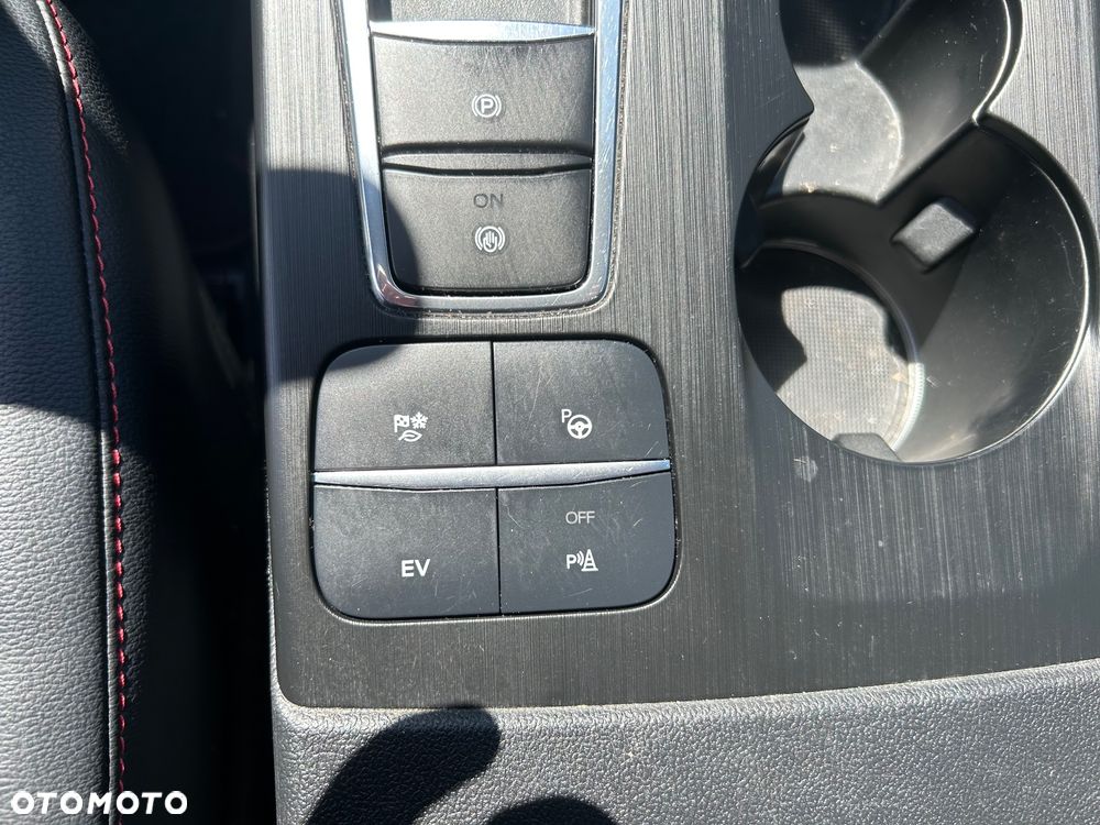 Ford Kuga 2.5 Duratec PHEV ST-LINE X - 25
