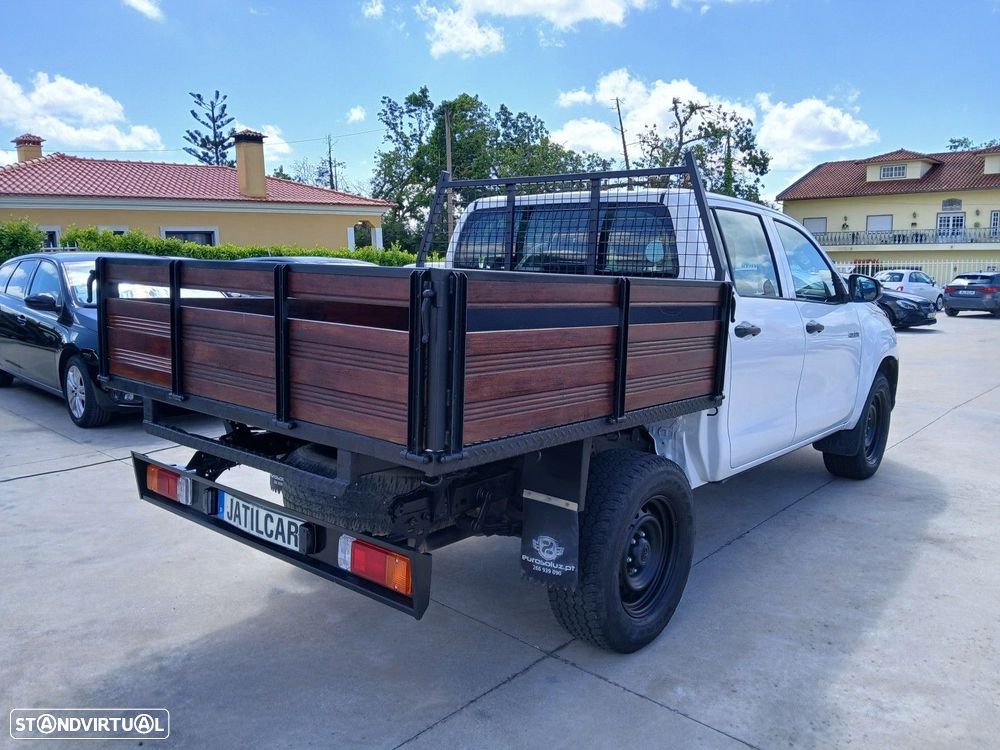 Toyota Hilux 2.4 D-4D 2WD CD - 8