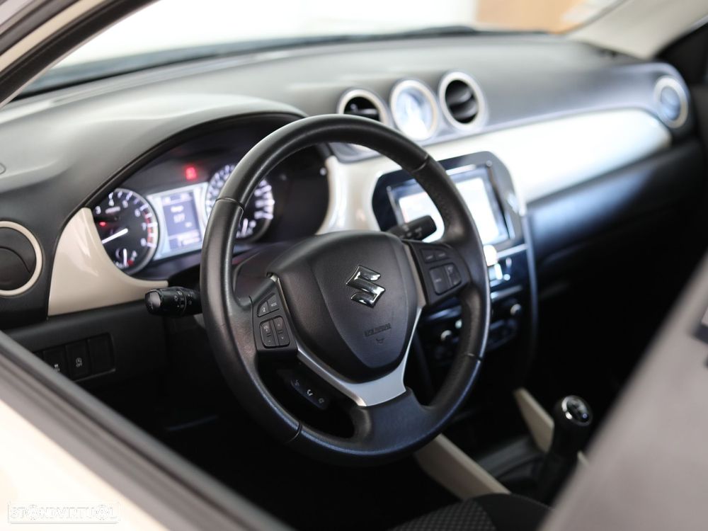 Suzuki Vitara 1.6 VVT GLE - 23