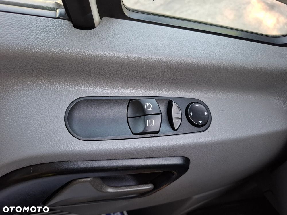 Volkswagen CRAFTER* KONTENER* WINDA 750 kg* UDT * KLIMATYZACJA * F-Vat 23% - 15