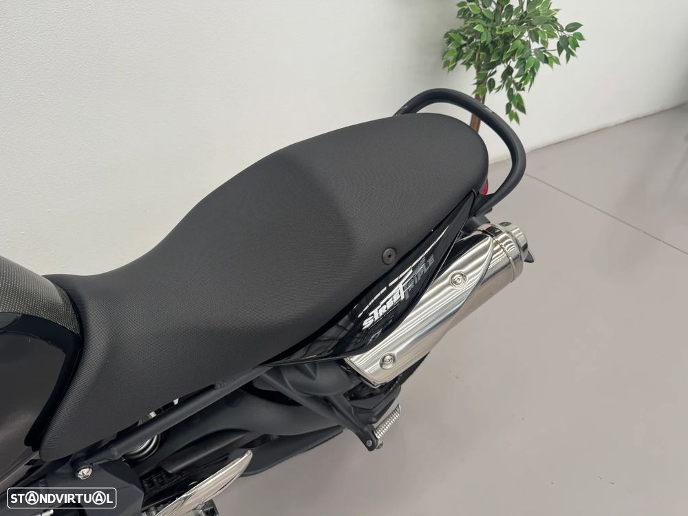 Triumph Street Triple 675 - 21