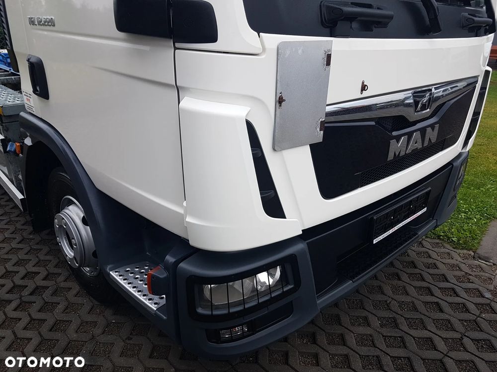 MAN TGL 12.220 HAKOWIEC SKIBICKI 4x2 KLIMA HAKOWIEC DO KONTENERÓW MANUAL 12T POD KONTENERY - 32