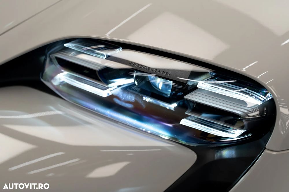 Porsche Taycan Standard - 12