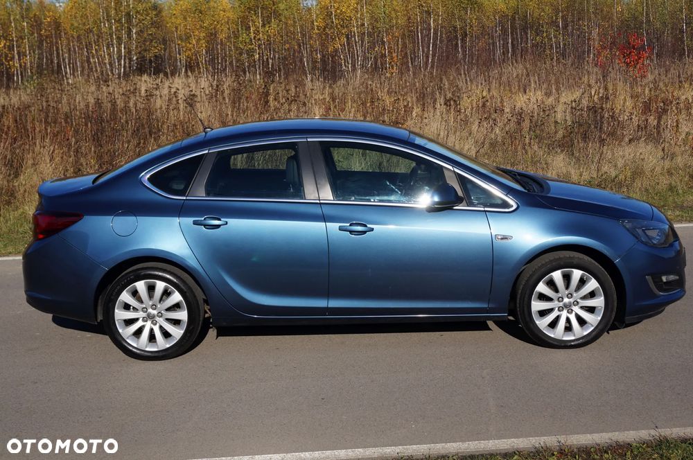 Opel Astra IV 1.4 T Executive EU6 - 2