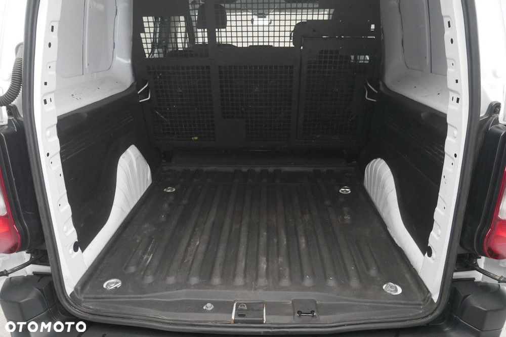 Toyota ProAce 1.5 D-4D Long Active SalonPL VAT23% Właścicielem pojazdu jest Ayvens Financial Services Polska - 16