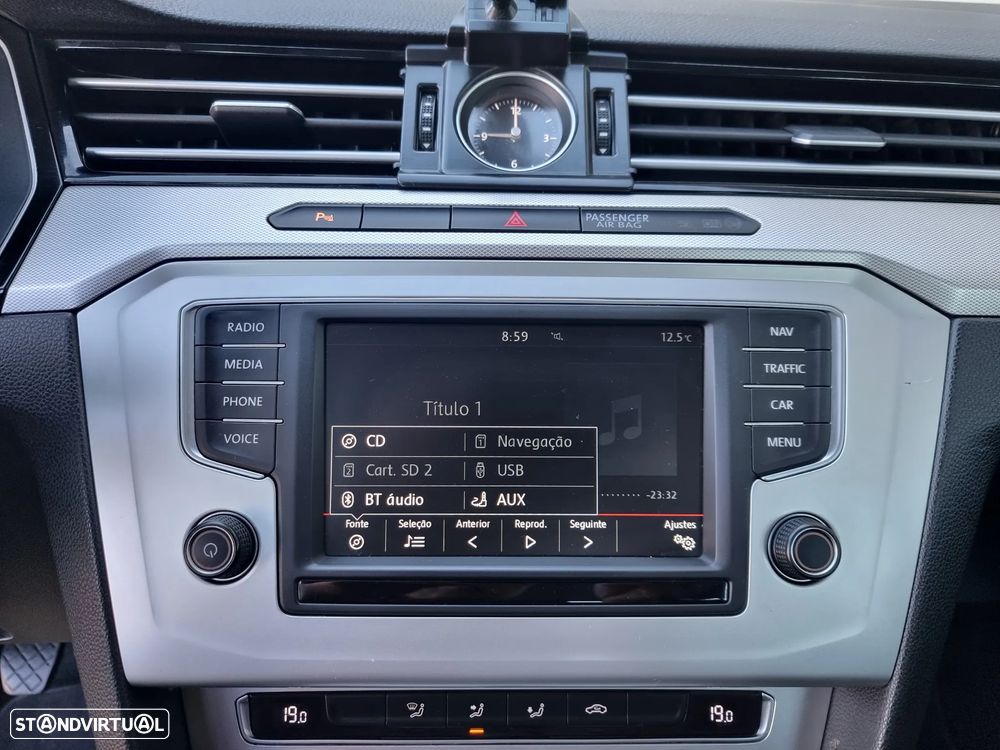 VW Passat Variant 2.0 TDI Confortline - 17