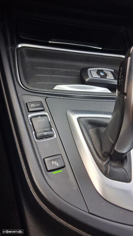 BMW 320 d Auto Line Luxury - 33