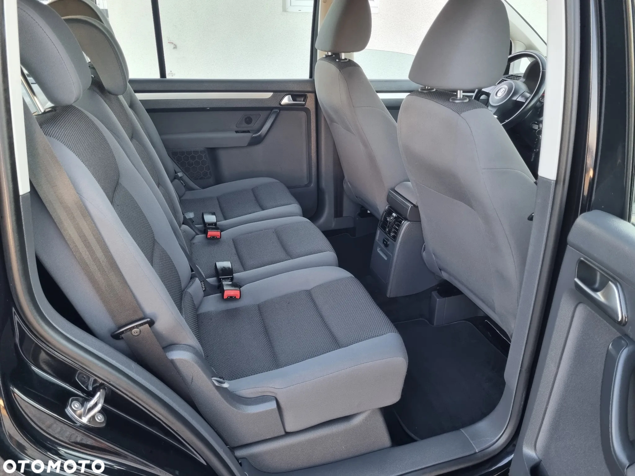 Volkswagen Touran - 12