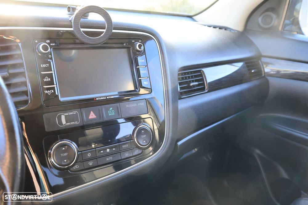Mitsubishi Outlander 2.2 DI-D Instyle Navi - 9