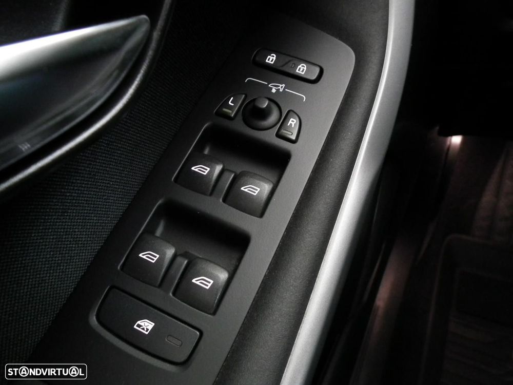 Volvo V40 2.0 D3 Momentum - 25