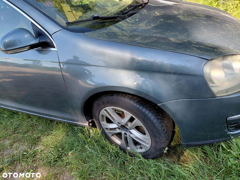 części VW VOLKSWAGEN GOLF V kombi 1.9 TDI 105KM 2008r BŁOTNIK przód prawy lewy LA6R - 2