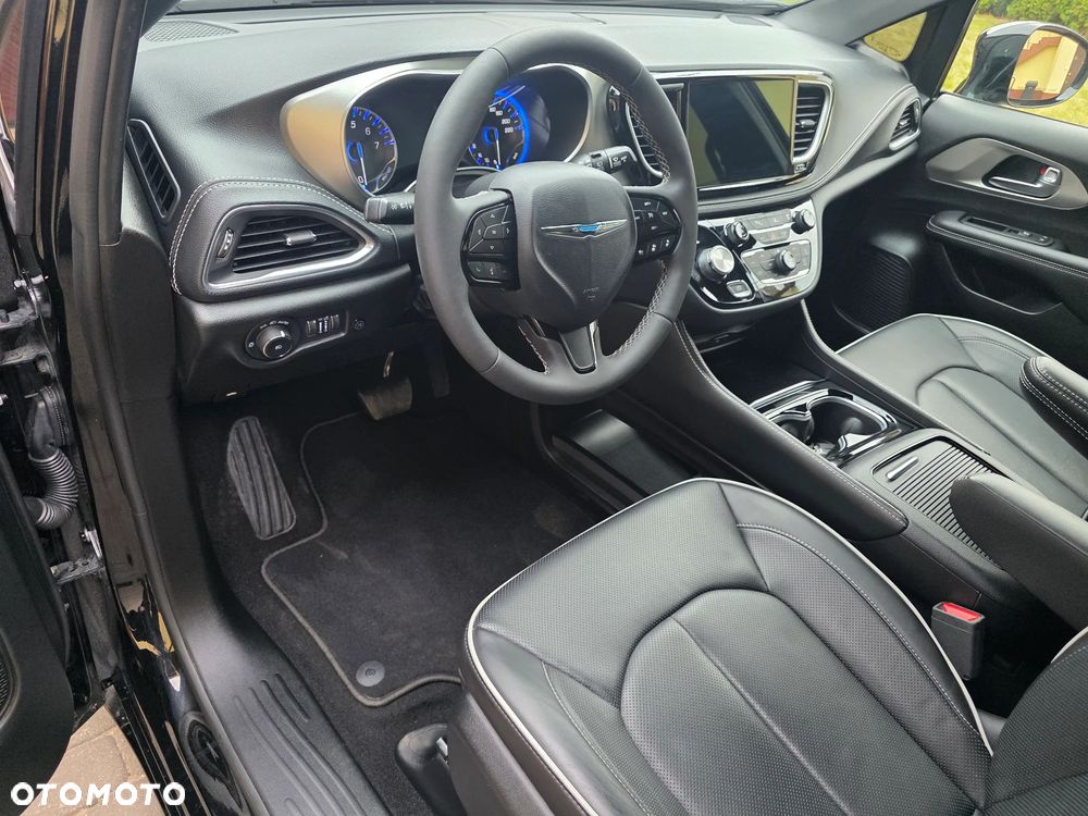 Chrysler Pacifica - 7