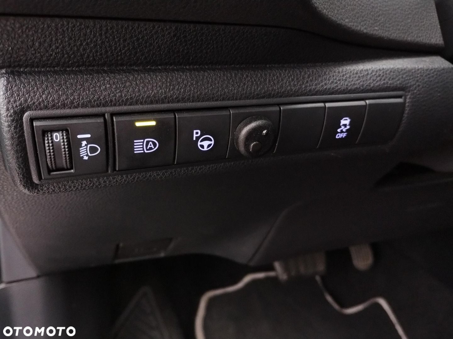 Toyota Corolla - 22