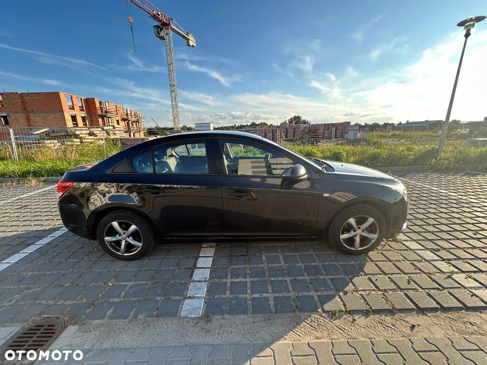 Chevrolet Cruze 1.6 Base - 4