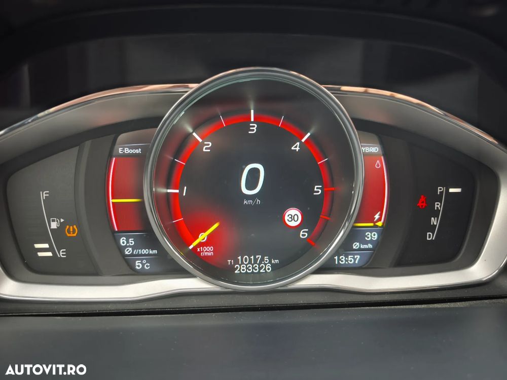 Volvo V60 D6 Plug-In-Hybrid AWD Geartronic Summum - 9