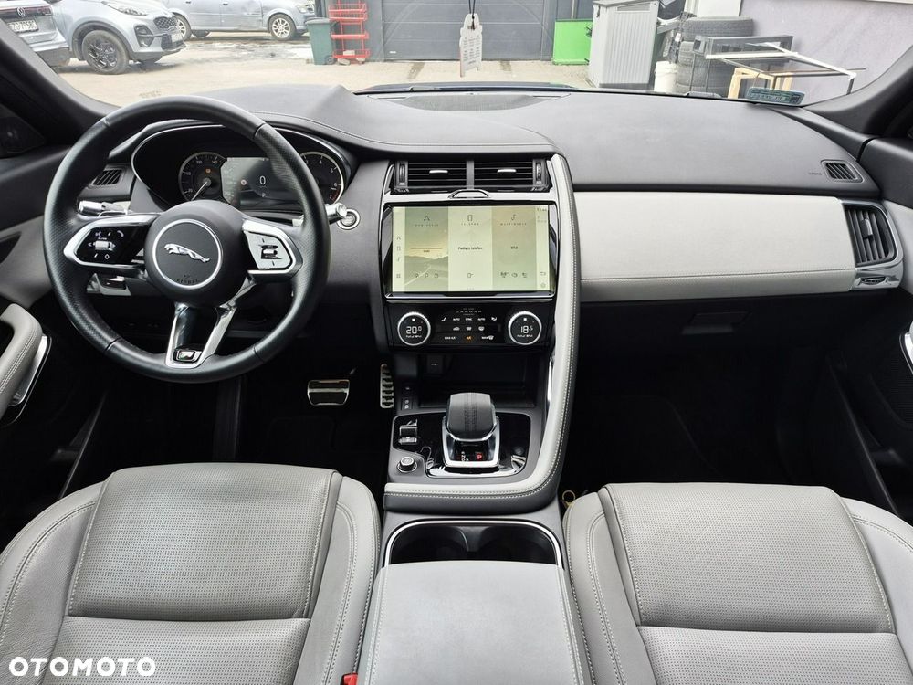 Jaguar E-Pace 2.0 P200 mHEV AWD R-Dynamic S - 28
