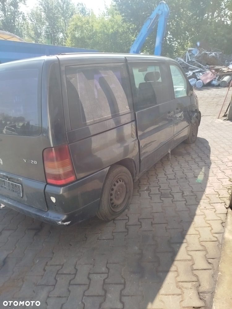 Mercedes Vito na części. - 8