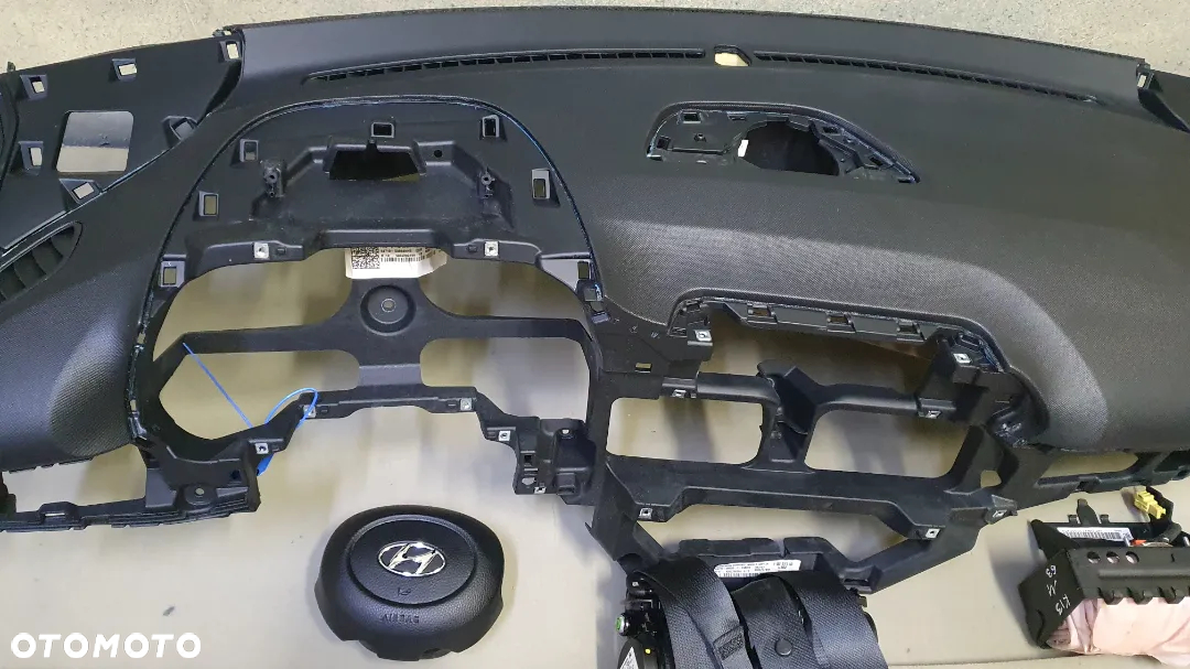 HYUNDAI  BAYON KONA DESKA KONSOLA PODUSZKI PASY - 2